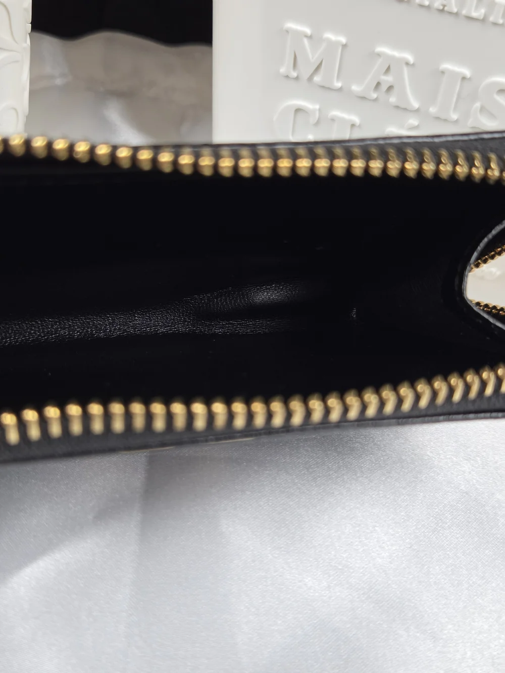 Authentic Off-White Black Leather Zip Card Holder Wallet Gold Arrow Logo Card
